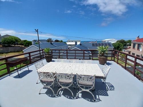 Vergezicht Holiday Home in Franskraal