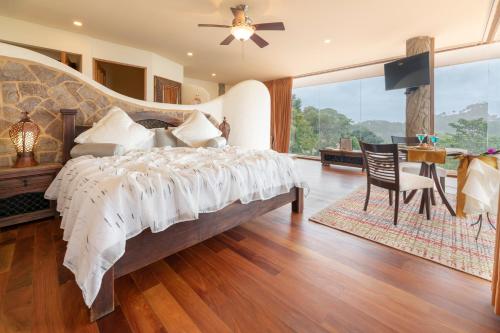 520812793 Issimo Suites (Adults Only)