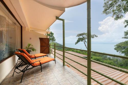 520812866 Issimo Suites (Adults Only)