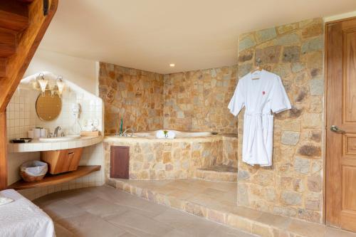 520812870 Issimo Suites (Adults Only)
