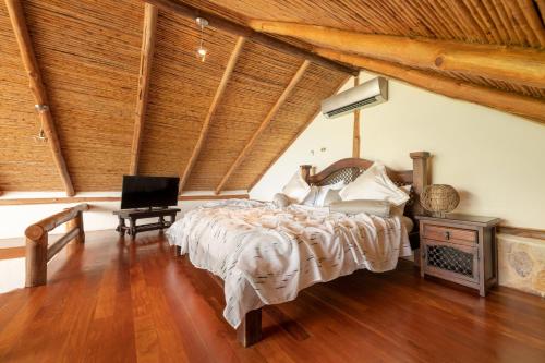 520812897 Issimo Suites (Adults Only)