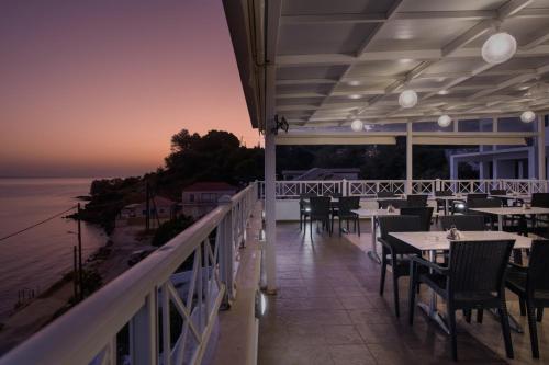 Étterem, Nefeli Beach - living by the sea in Vasilikos