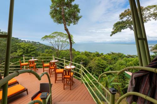 520813656 Issimo Suites (Adults Only)