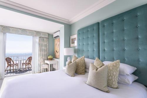 Roslin Beach Hotel 4