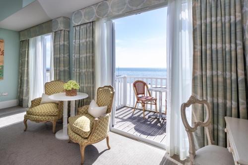 Roslin Beach Hotel Room Type - Executive King with Sea View and Balcony Roslin Beach Hotel Room Type - Executive King with Sea View and Balcony