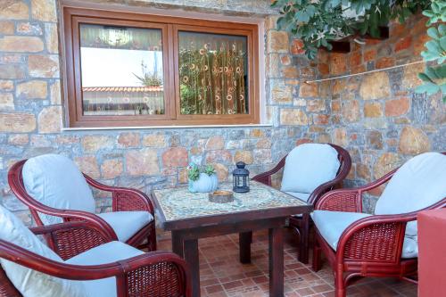 Dārzs, Sossinola in Steni Vala Alonissos