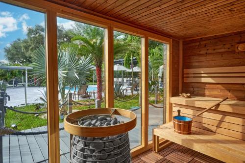Villa with Outdoor Sauna, Outdoor Bar and Pergola with games