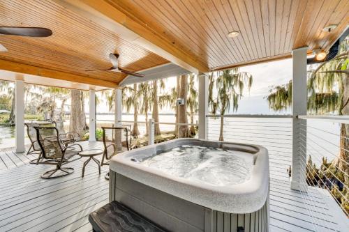 Hot Tub and Fire Pit Lakefront Home on Lake Eloise in Winter Haven, USA