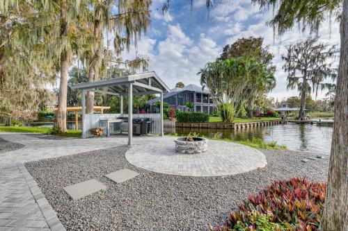 Secluded Florida Retreat on Lake Eloise!