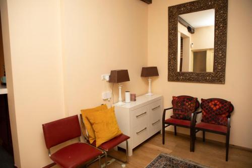 Red light district B & B canal view - image 3