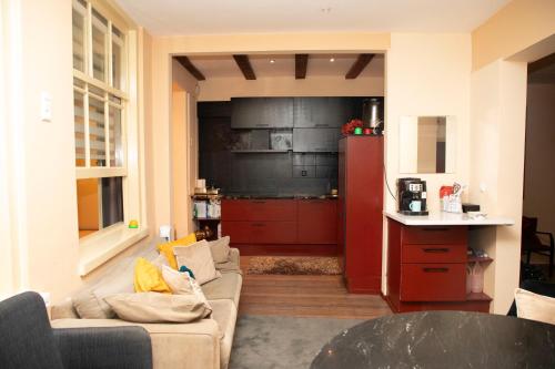 Red light district B & B canal view - image 3