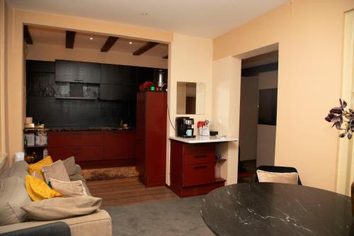 Red light district B & B canal view - image 10