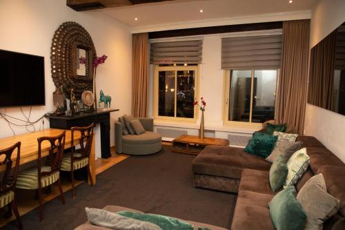 Red light district B & B canal view - image 6