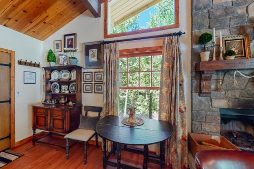 Treetop Cottage in Running Springs (CA)