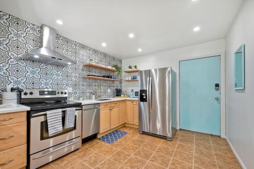 La Costa Escape - Pool, BBQ, Gated Parking in Encinitas, USA