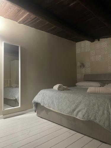 1 queen bed, 1 sofa bed
