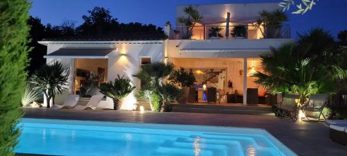 VILLA LA VALENTINE - Accommodation - Salon-de-Provence