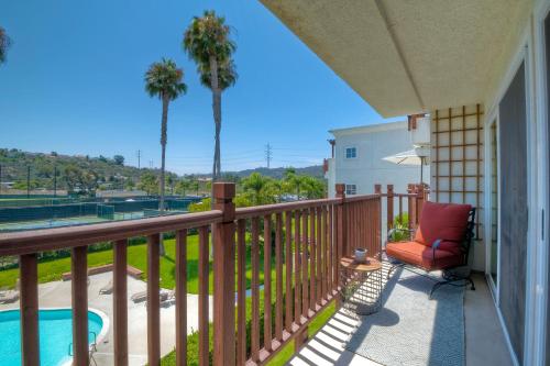 Private Balcony Overlooking Pool - Gated Parking in Encinitas, USA