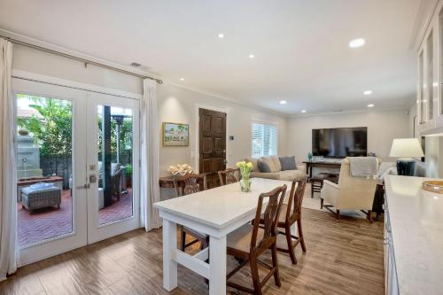 90 Walk Score, Steps to Beach, Dining in Carlsbad, USA