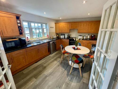 Tesis özellikleri, The Gorge Getaway - Deluxe 3-Bedroom Apartment in Cheddar