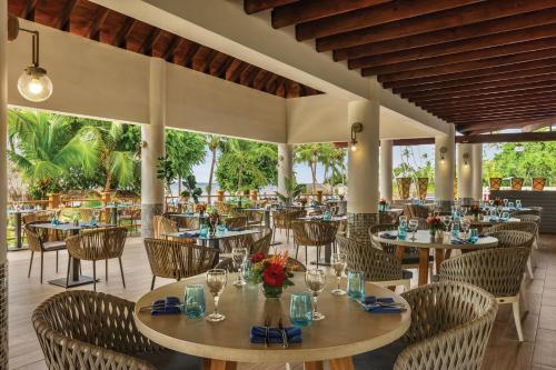 Toit ja joogid, Hilton La Romana All- Inclusive Adult Resort & Spa Punta Cana in Bayahibe