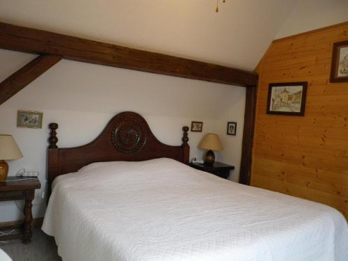 1 queen bed, 3 twin beds