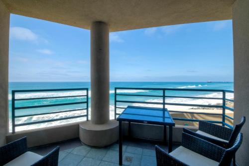 3BR Oceanview, Gated Community & Parking, Elevator in Oceanside, USA
