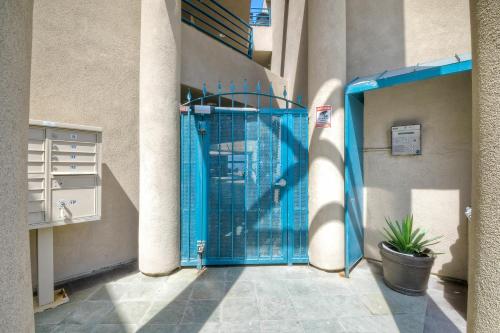3BR Oceanview, Gated Community & Parking, Elevator in Oceanside, USA