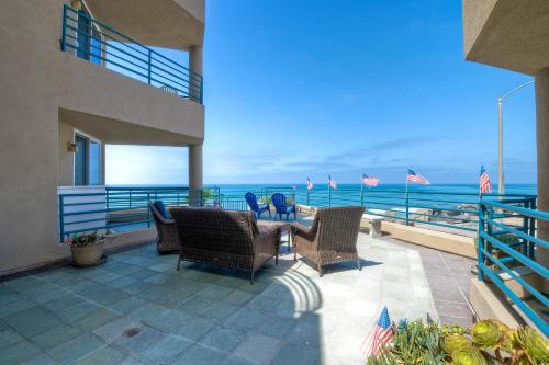 3BR Oceanview, Gated Community & Parking, Elevator in Oceanside, USA