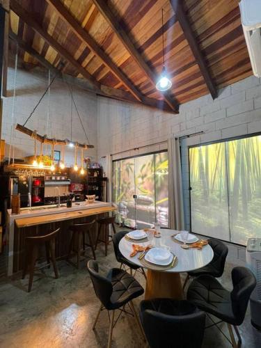 2 bedrooms, 4 beds