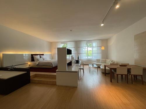 1 queen bed
