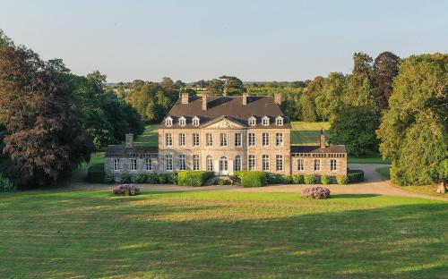 Цікаві місця поруч, Holiday Home Chateau de Bouceel Mont Saint Michel in Saint-James
