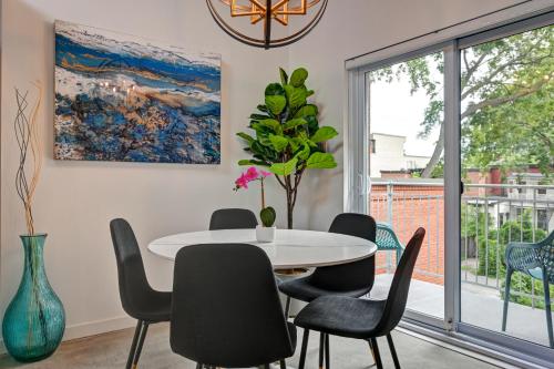 Penthouse Downtown 2BR 2BA Private Roof Terrace presented by TripMontreal in Southwest