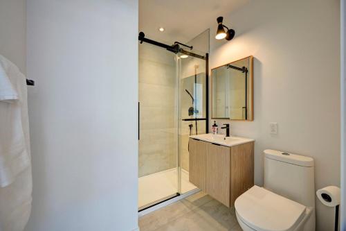 Penthouse Downtown 2BR 2BA Private Roof Terrace presented by TripMontreal in Southwest