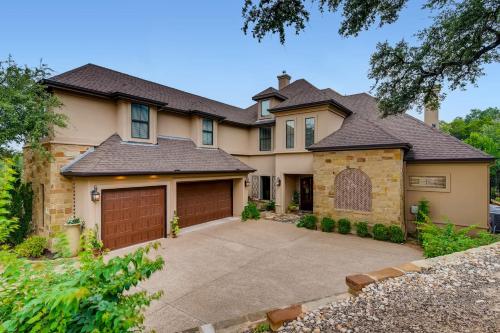 * Luxury 4500 sf home* Pool Spa * near Lake Austin in Austin, USA