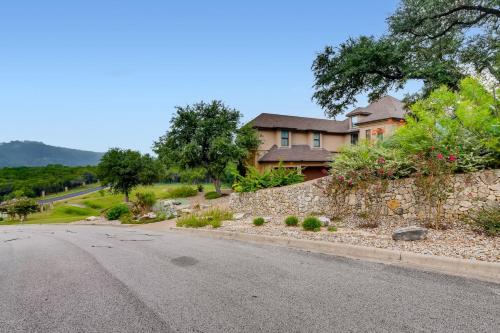 * Luxury 4500 sf home* Pool Spa * near Lake Austin in Austin, USA