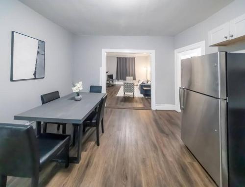 Large 3BDRM Close to Universities, Hospitals & Downtown in Pittsburgh, USA