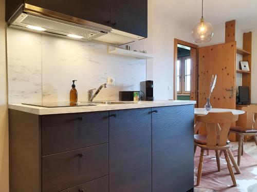 廚房, Alpenflair Apartment mit Balkon - inkl Parkplatz #5 in 格岑斯