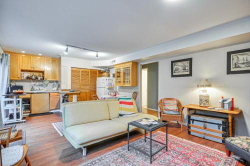 Cozy Portland Vacation Rental about 6 Mi to Downtown!