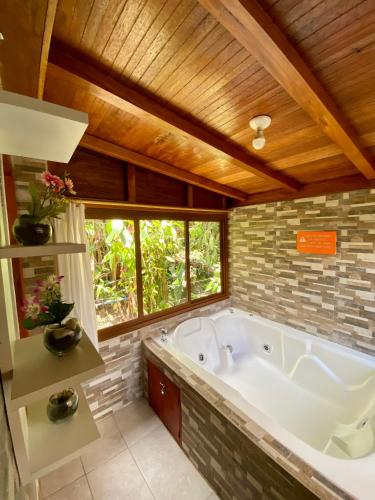 Bañera de hidromasaje, Hosteria Arasari in Mindo