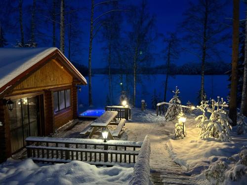 Villa Joutsen with jacuzzi in Ala-Sarkilahti