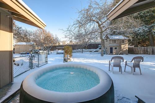 East Wenatchee Oasis 4BR, Pool, Hot Tub, Loop Trail