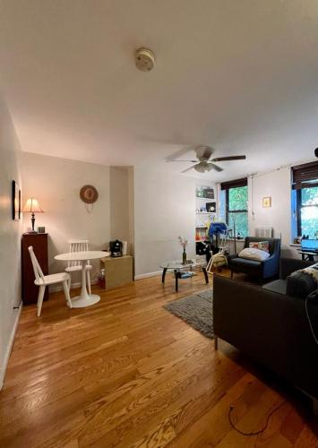 Lovely Full Apartment x East Village Thompkins Square Park in New York, USA