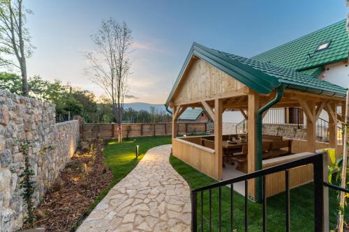 SOKOL - Falcon's nest villa in Gracac