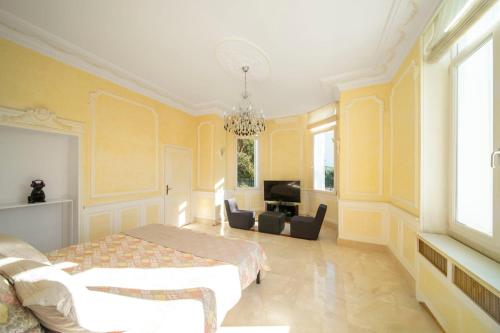 REF 1981 - Cannes Center - Particular town house for rent - image 3