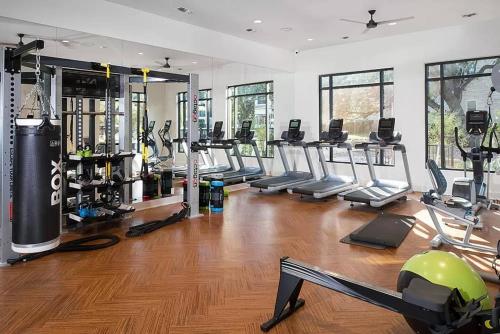 Luxurious 2BR plus Resort Style Pool Luxurious 2BR plus Resort Style Pool