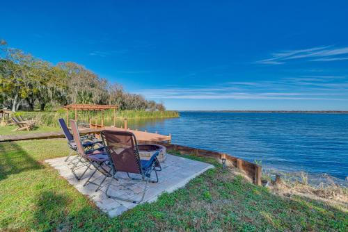 Lakefront Florida Retreat with Dock and Kayaks in Lake Panasoffkee, USA