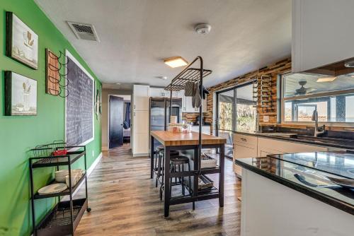 Lakefront Florida Retreat with Dock and Kayaks in Lake Panasoffkee, USA