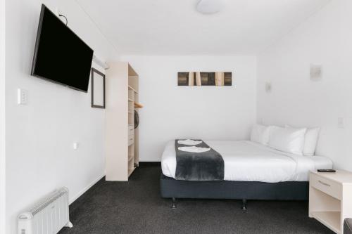 1 king bed, 2 twin beds