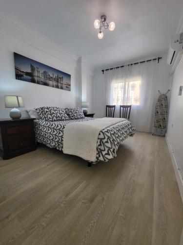3BR Top Floor Apartment Vialia La Unión Metro, Málaga (photo 5)